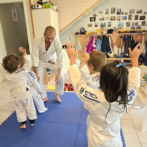 Les 6 Sens Selfdefense 01 Copie