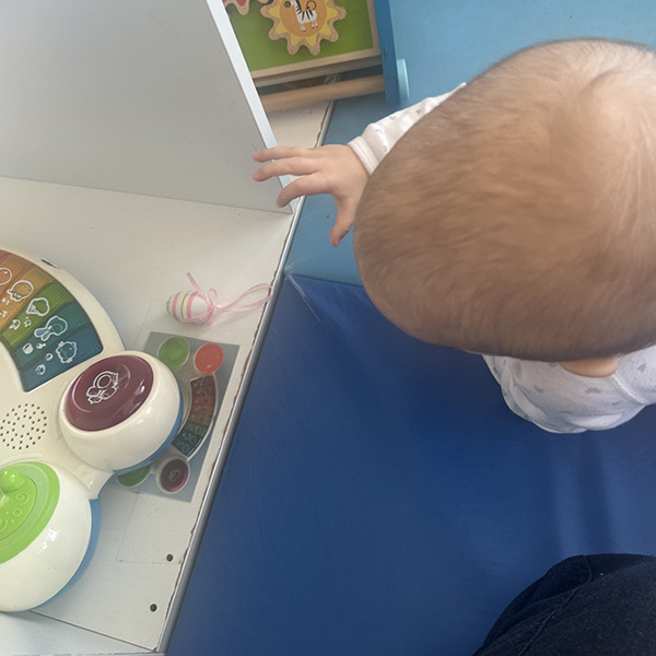 Peinture Oeufs Creche 6sens Saint Sulpice 05